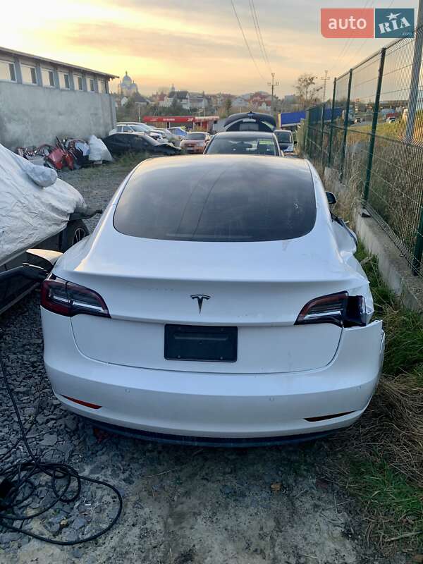 Седан Tesla Model 3 2021 в Львове