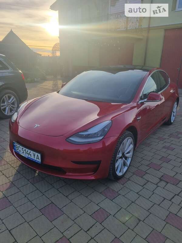 Седан Tesla Model 3 2020 в Радехові