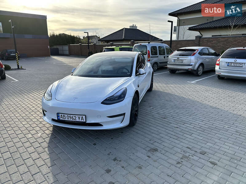 Седан Tesla Model 3 2020 в Виннице
