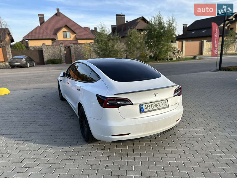 Седан Tesla Model 3 2020 в Виннице