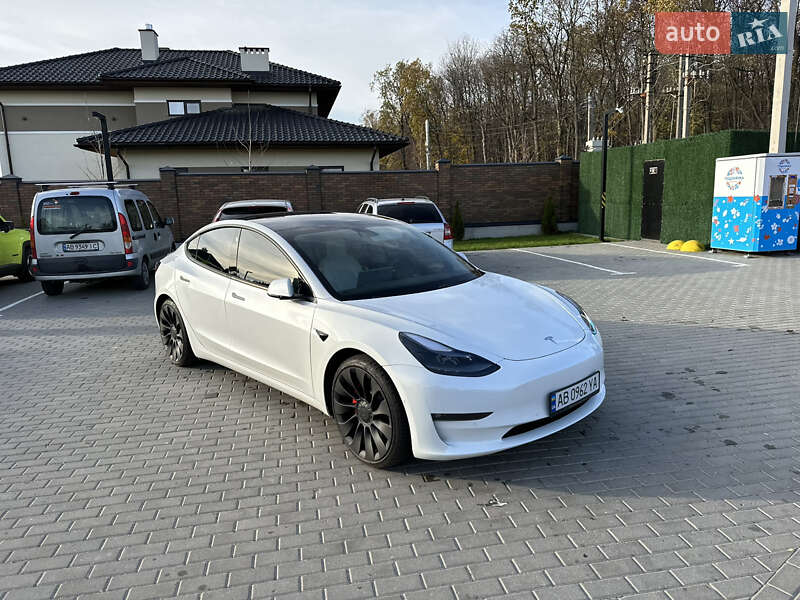 Седан Tesla Model 3 2020 в Виннице