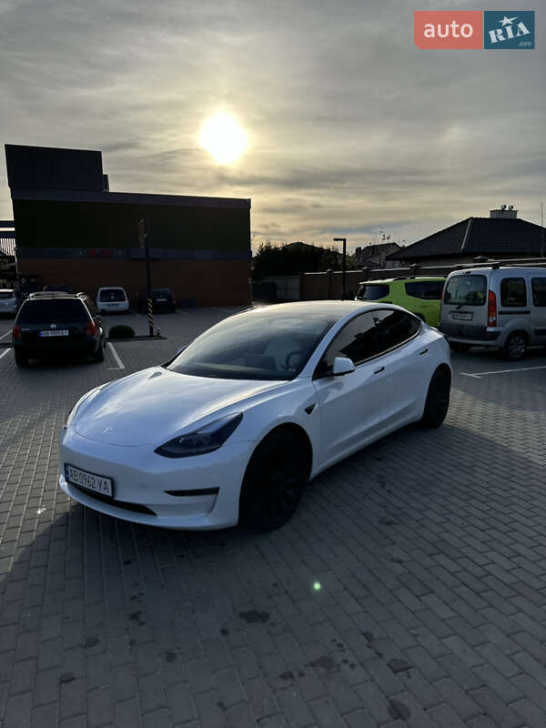 Седан Tesla Model 3 2020 в Виннице