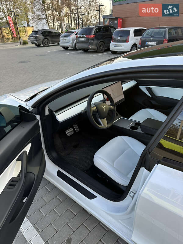 Седан Tesla Model 3 2020 в Виннице