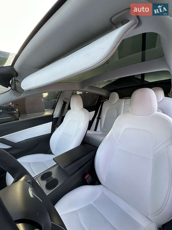 Седан Tesla Model 3 2020 в Виннице