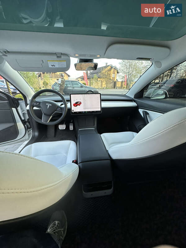 Седан Tesla Model 3 2020 в Виннице