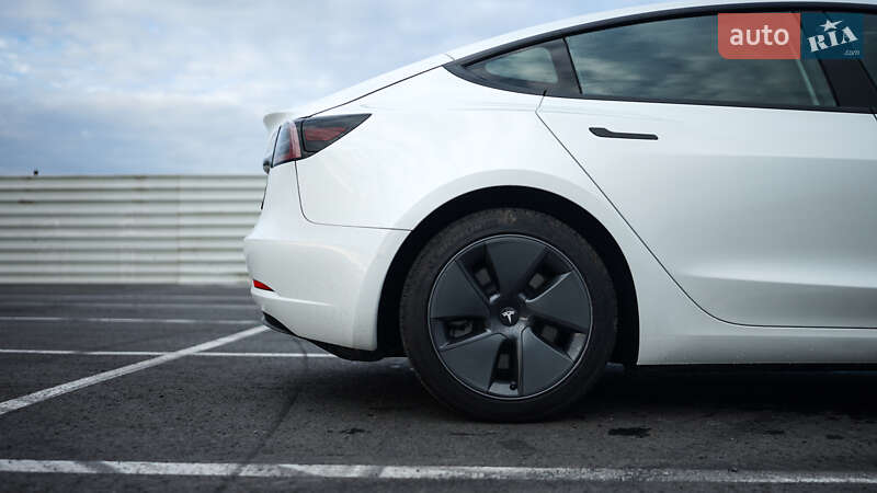 Седан Tesla Model 3 2022 в Львове