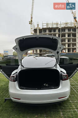 Седан Tesla Model 3 2020 в 