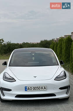 Седан Tesla Model 3 2020 в 