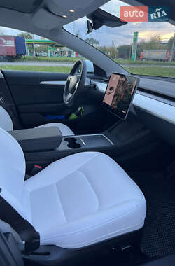 Седан Tesla Model 3 2022 в 