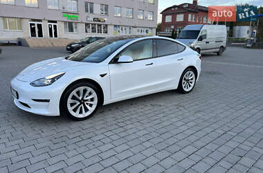 Седан Tesla Model 3 2022 в 