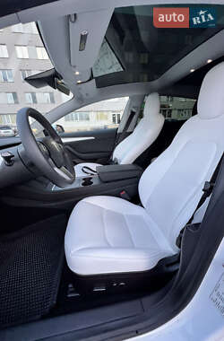 Седан Tesla Model 3 2022 в 
