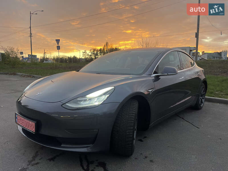 Седан Tesla Model 3 2019 в Киеве