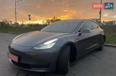 Седан Tesla Model 3 2019 в 