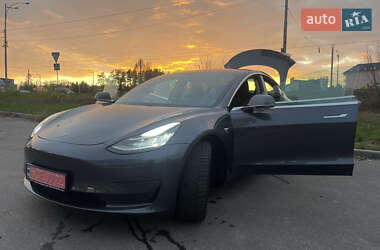 Седан Tesla Model 3 2019 в 