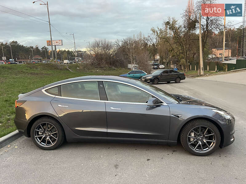 Седан Tesla Model 3 2019 в Києві