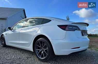Седан Tesla Model 3 2020 в 