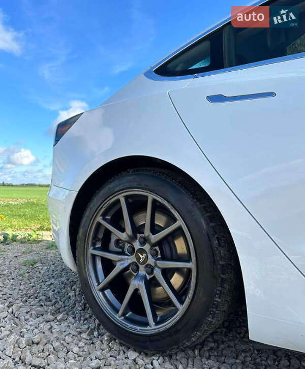 Седан Tesla Model 3 2020 в Білій Церкві