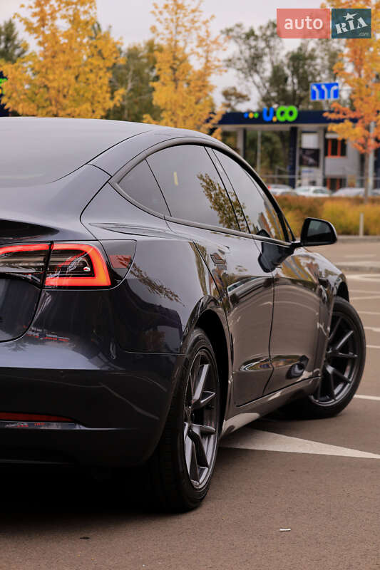 Седан Tesla Model 3 2022 в Києві