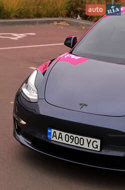 Седан Tesla Model 3 2022 в Києві
