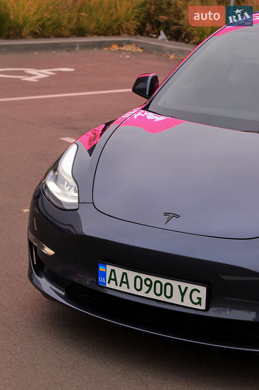 Седан Tesla Model 3 2022 в Киеве