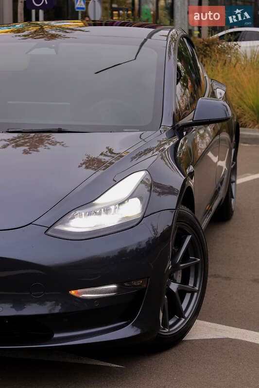 Седан Tesla Model 3 2022 в Києві