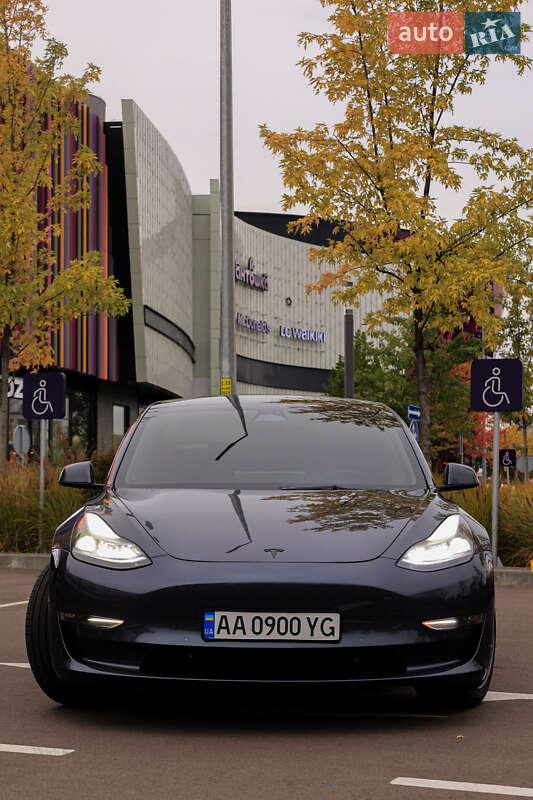 Седан Tesla Model 3 2022 в Києві