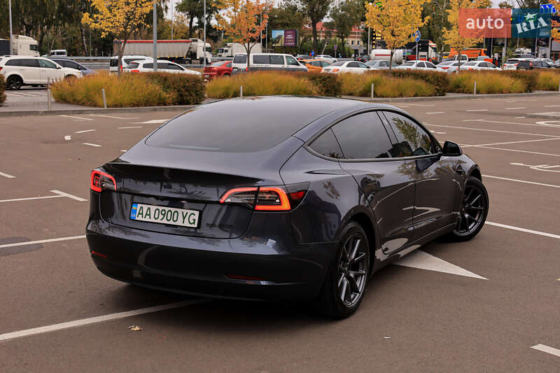 Седан Tesla Model 3 2022 в Києві