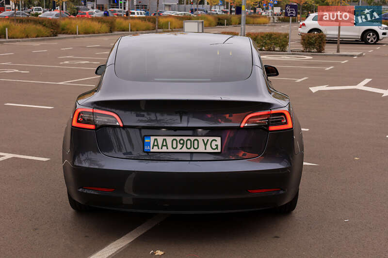 Седан Tesla Model 3 2022 в Киеве