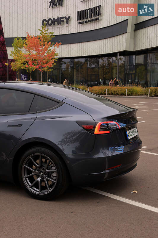 Седан Tesla Model 3 2022 в Києві