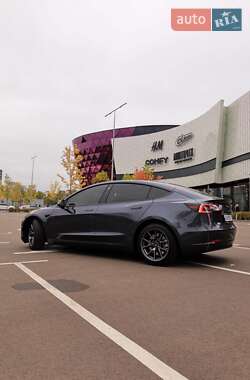 Седан Tesla Model 3 2022 в Києві