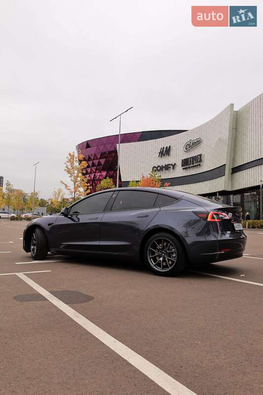 Седан Tesla Model 3 2022 в Києві