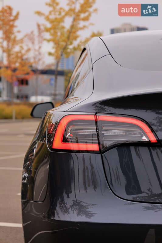 Седан Tesla Model 3 2022 в Києві