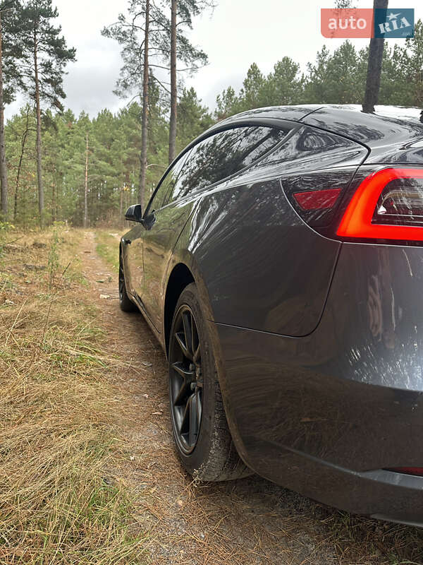 Седан Tesla Model 3 2022 в Любомлі