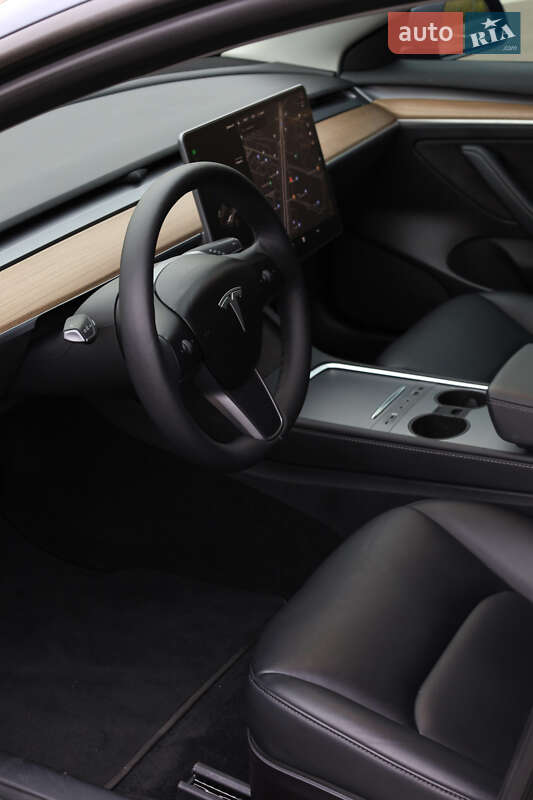 Седан Tesla Model 3 2022 в Киеве