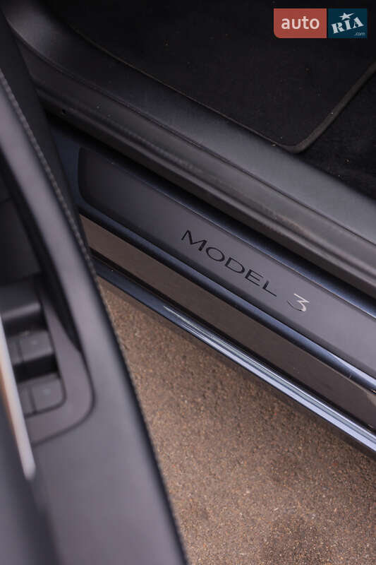 Седан Tesla Model 3 2022 в Киеве
