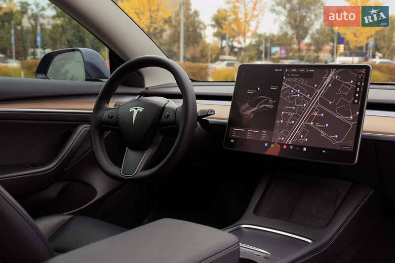 Седан Tesla Model 3 2022 в Киеве