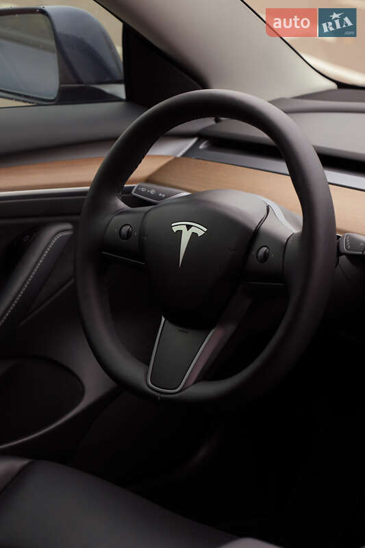 Седан Tesla Model 3 2022 в Києві