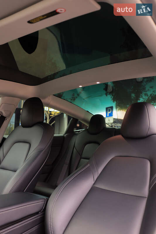 Седан Tesla Model 3 2022 в Києві