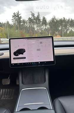 Седан Tesla Model 3 2020 в Києві