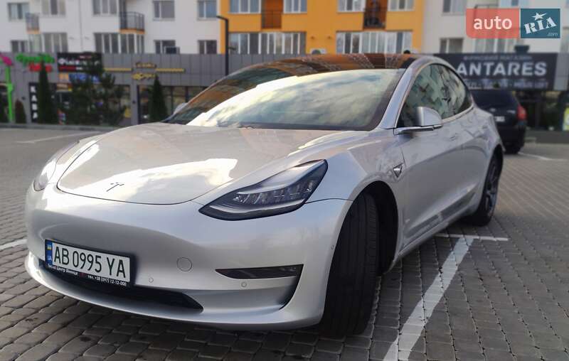 Седан Tesla Model 3 2018 в Виннице