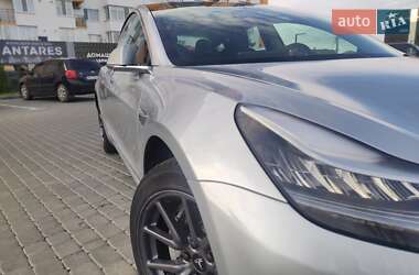 Седан Tesla Model 3 2018 в Виннице