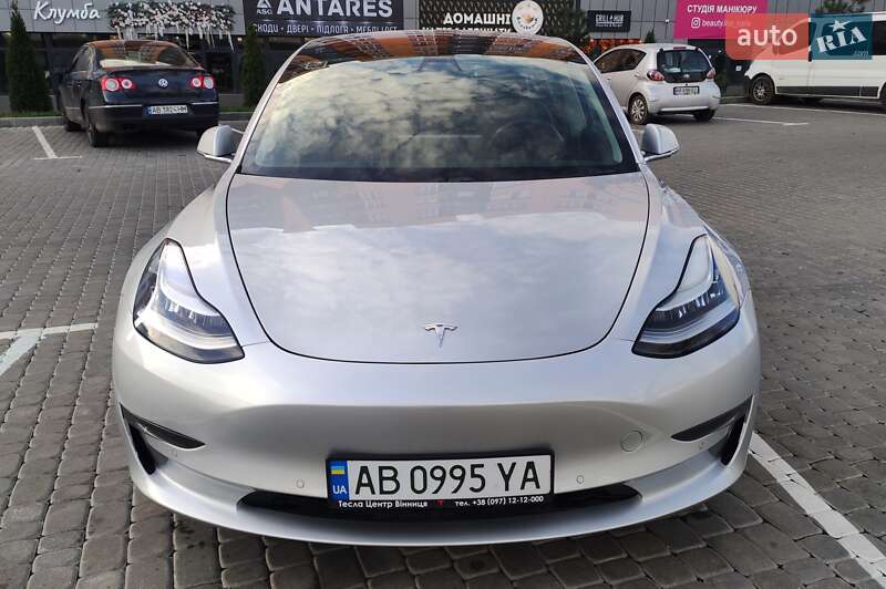 Седан Tesla Model 3 2018 в Виннице