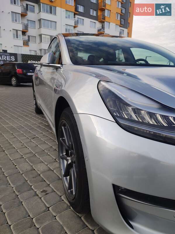 Седан Tesla Model 3 2018 в Виннице