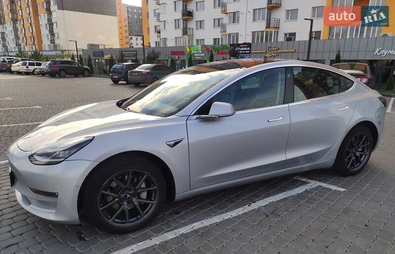 Седан Tesla Model 3 2018 в Виннице