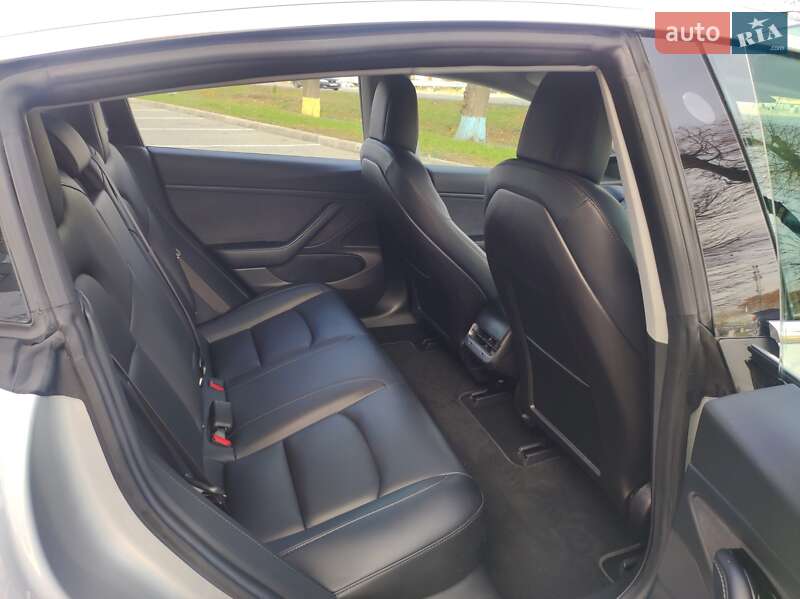 Седан Tesla Model 3 2018 в Виннице