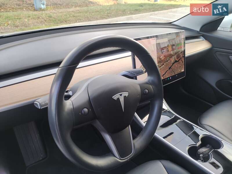 Седан Tesla Model 3 2018 в Виннице