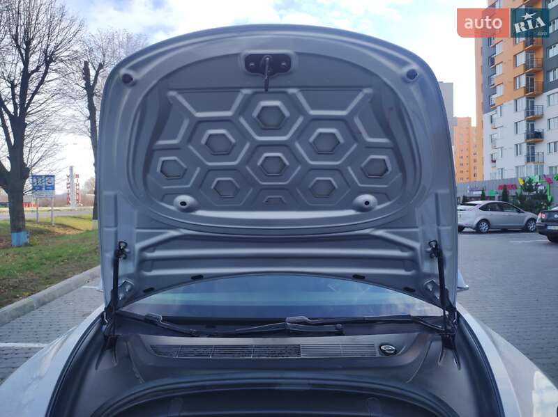 Седан Tesla Model 3 2018 в Виннице