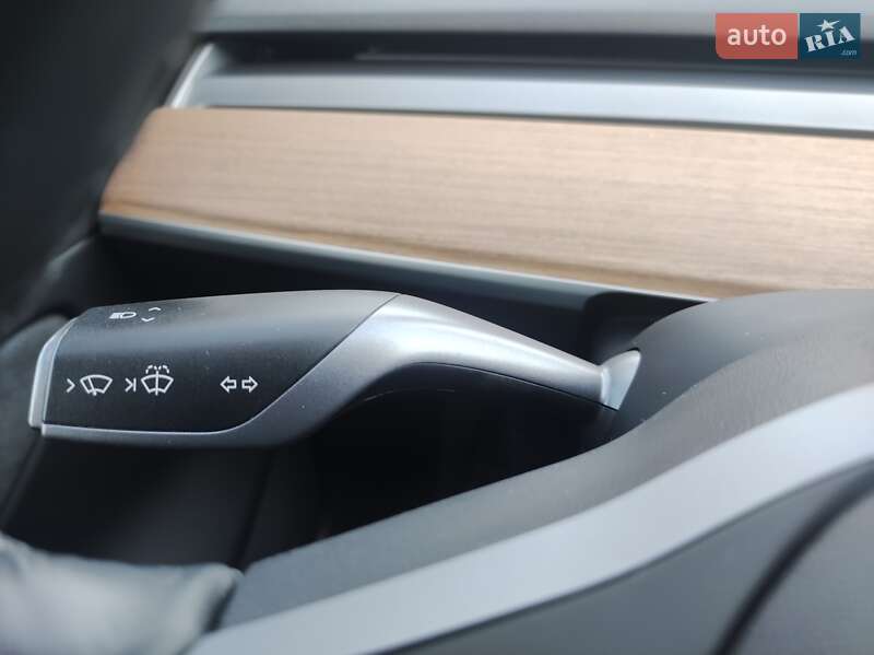 Седан Tesla Model 3 2018 в Виннице