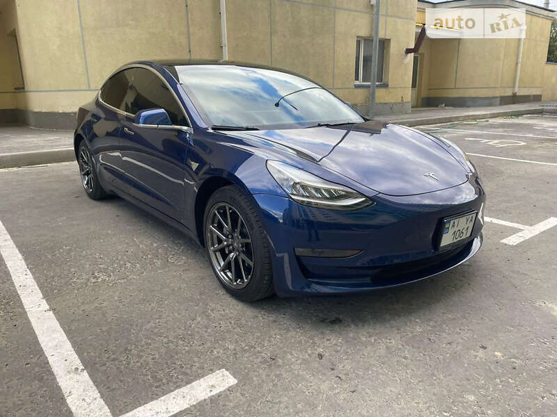 Седан Tesla Model 3 2020 в Шостці