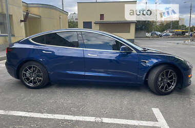 Седан Tesla Model 3 2020 в 